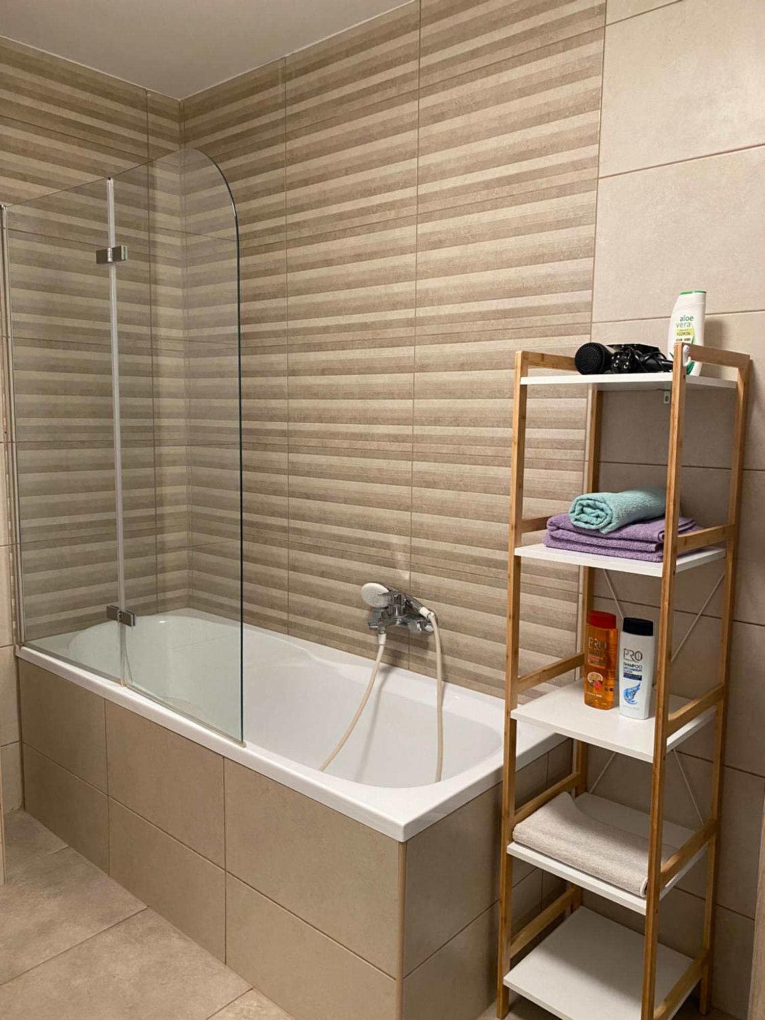 R77 Apartment Downtown - Penthouse Budapest Bagian luar foto