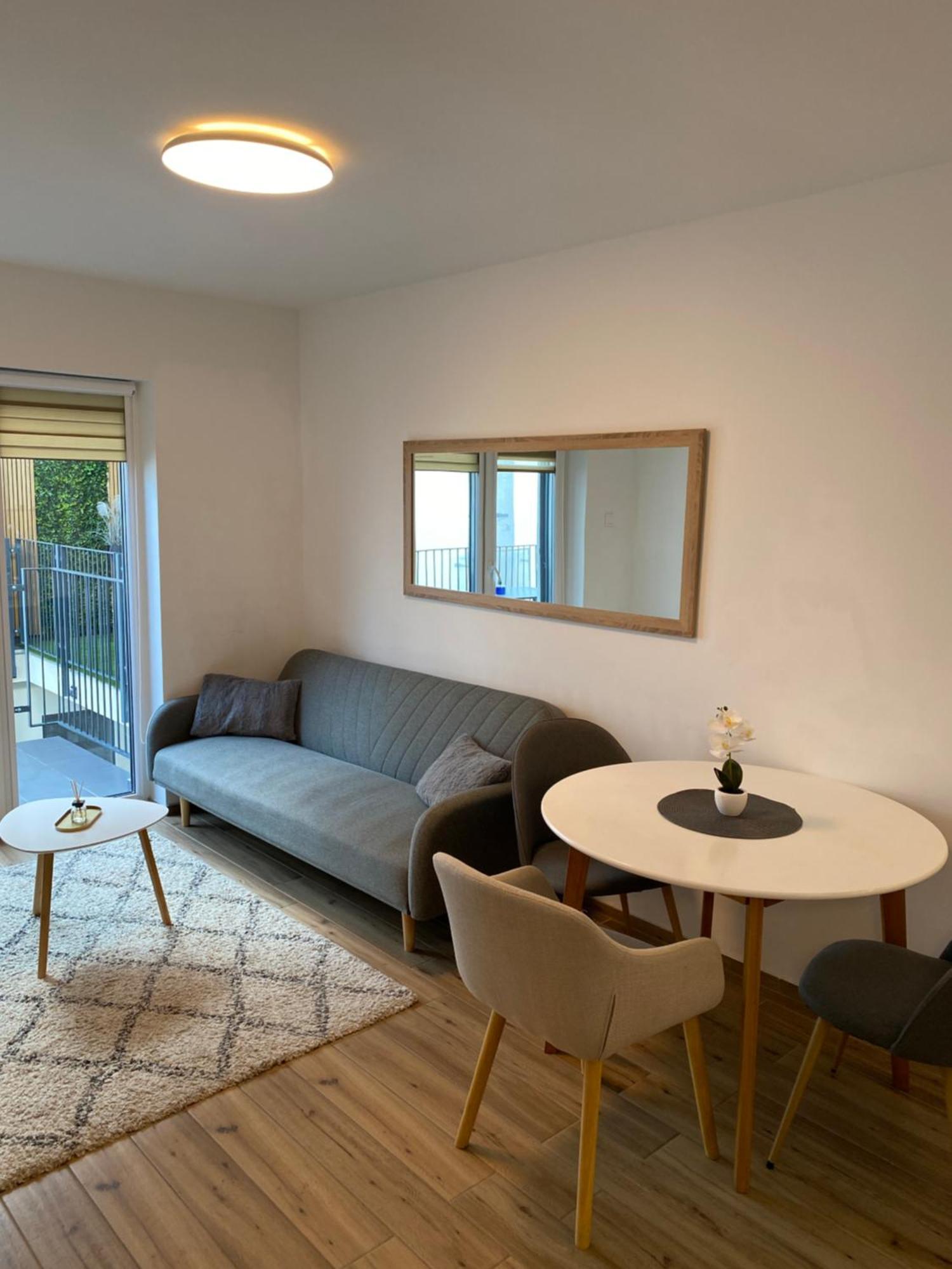 R77 Apartment Downtown - Penthouse Budapest Bagian luar foto