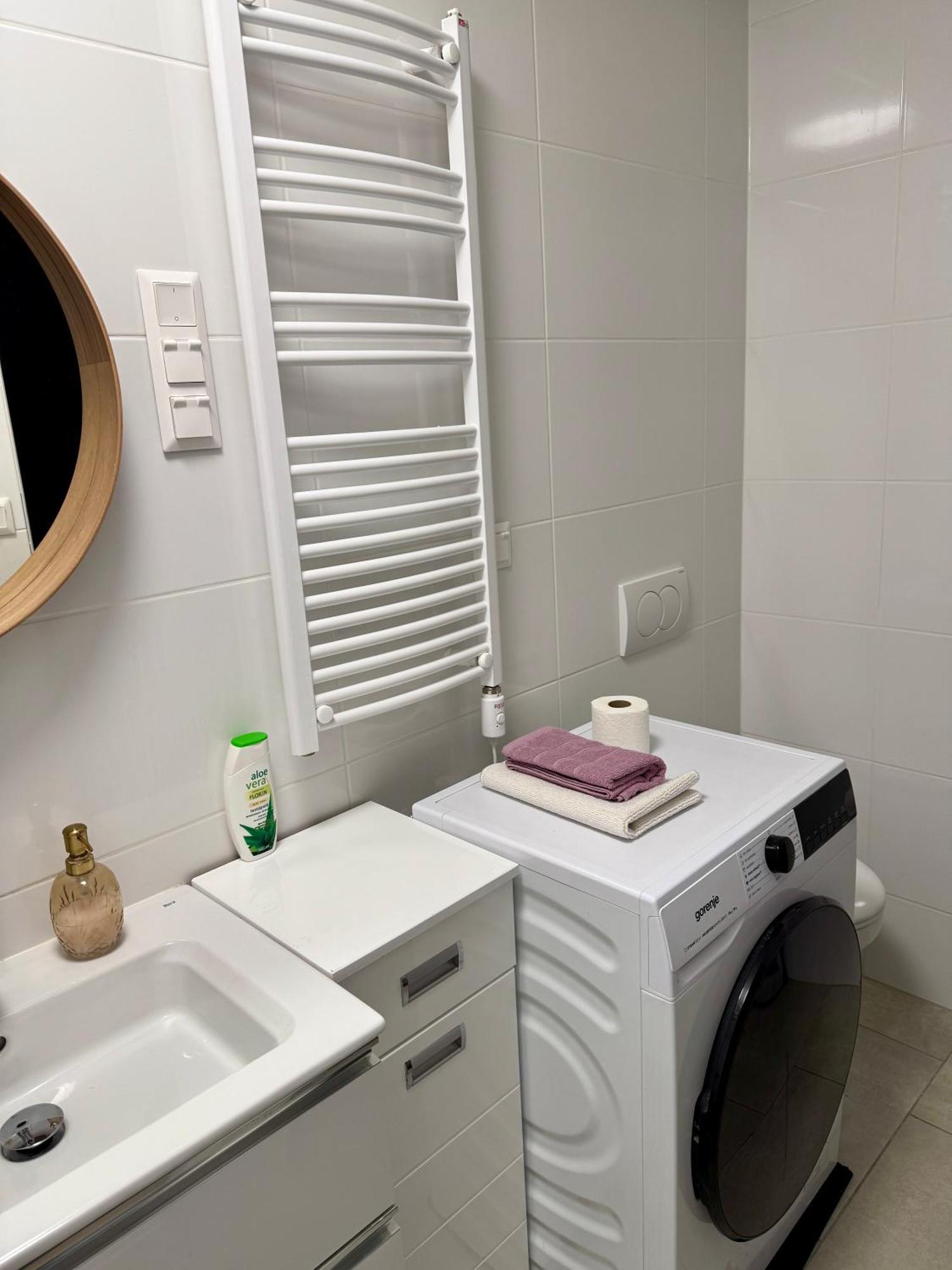 R77 Apartment Downtown - Penthouse Budapest Bagian luar foto