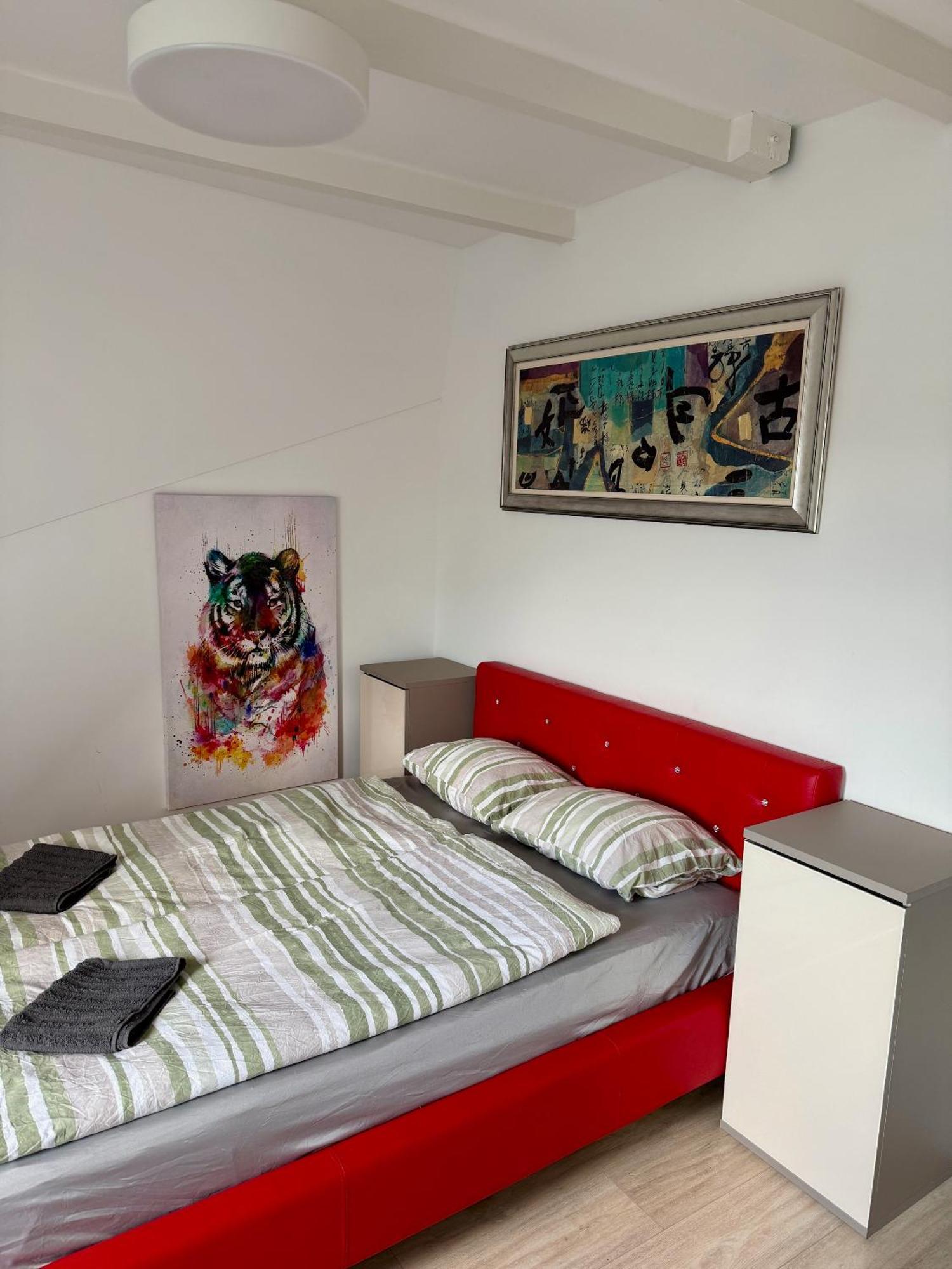 R77 Apartment Downtown - Penthouse Budapest Bagian luar foto